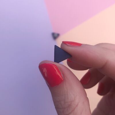 Pendientes sencillos de botón triangular azul marino