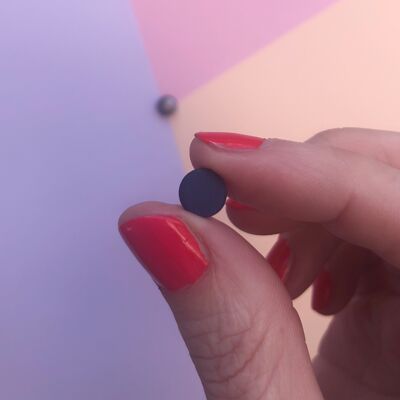 Pendientes de botón de mini círculo azul marino simples