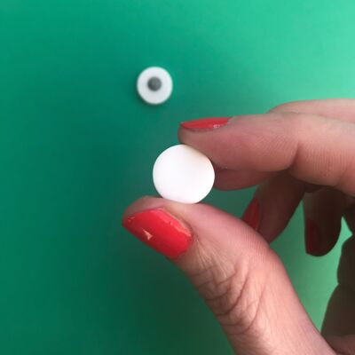 Pendientes de botón de círculo blanco simple