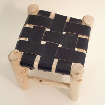 Petit tabouret en cuir pour enfant 2