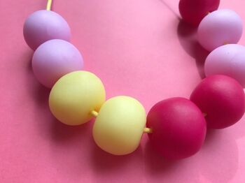 Collier de perles d'argile colorées 2