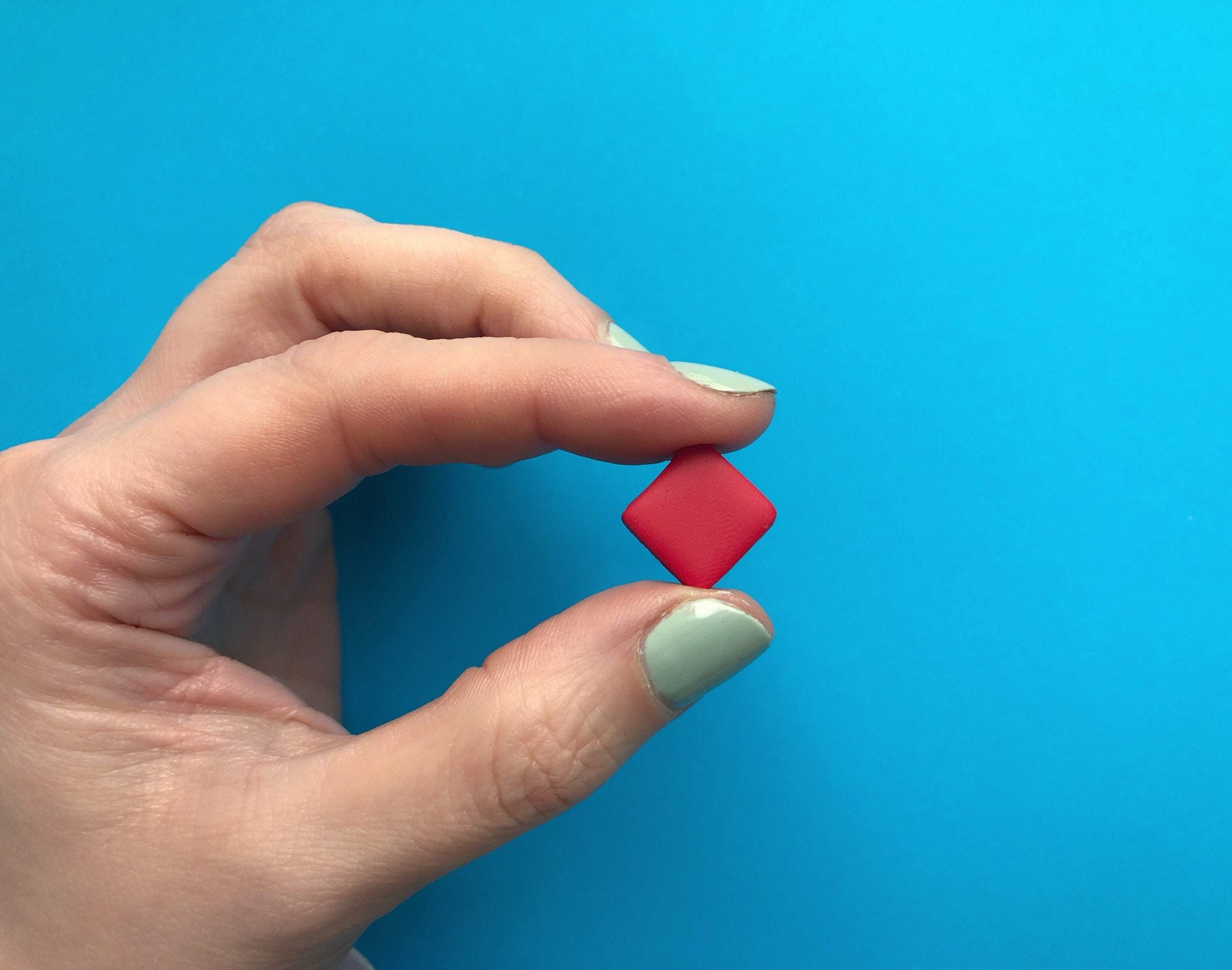 Rote quadratische Ohrringe