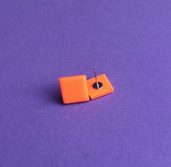 Boucles d'oreilles carré orange en argile 4