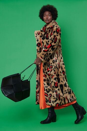 Manteau long rouge en fausse fourrure à imprimé léopard 3