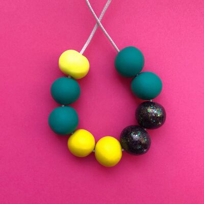 Collier argile pailleté, vert jade et jaune fluo