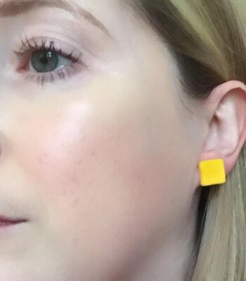 Boucles d'oreilles carrées jaunes 2