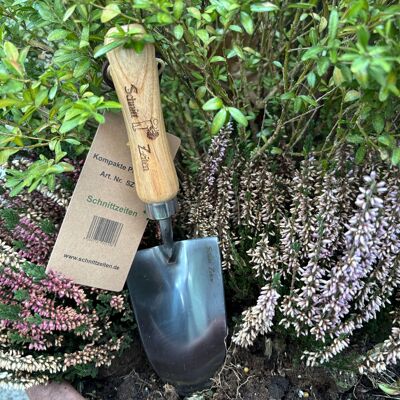 Compact planting trowel