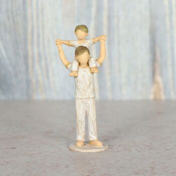 Figurine en poly père avec enfant, 4 x 2 x 10 cm, beige, 807435 2