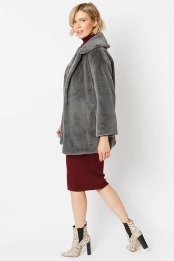 Manteau mi-long gris en fausse fourrure 4