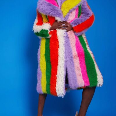 Maxi cappotto in eco bambù realizzato a mano in pelliccia sintetica arcobaleno