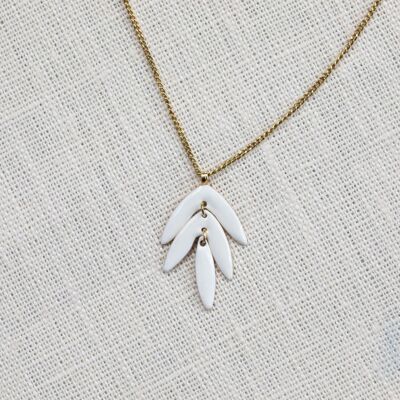 EXOTICA ecru leaf necklace