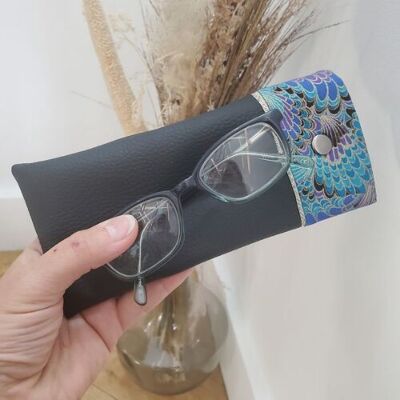 Semi-rigid glasses case in navy and peacock imitation leather