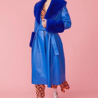 Trench in ecopelle blu con collo e polsini in pelliccia sintetica