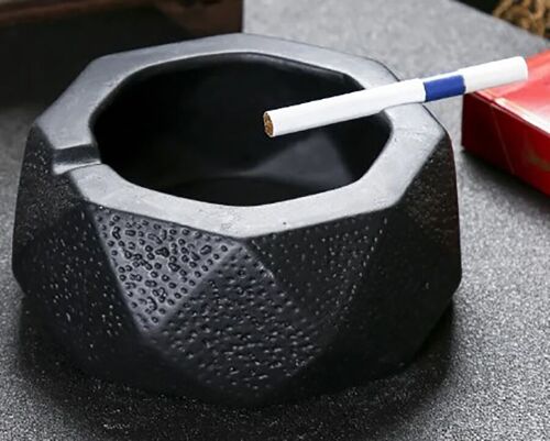 Ceramic ashtray 2 places in black. Dimension: 11x4.8cm SD-052D