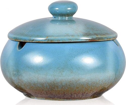 Ceramic ashtray with lid in blue color. Dimension: 11x8cm SD-061A