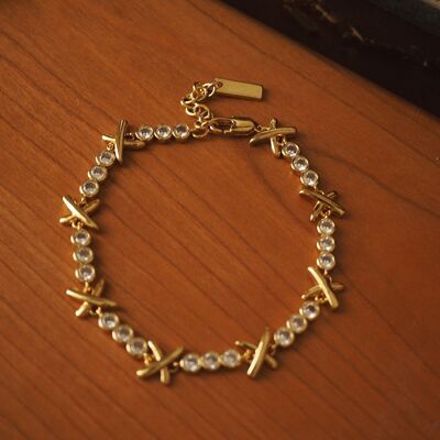 Pulsera brillante con líneas cruzadas estilo vintage