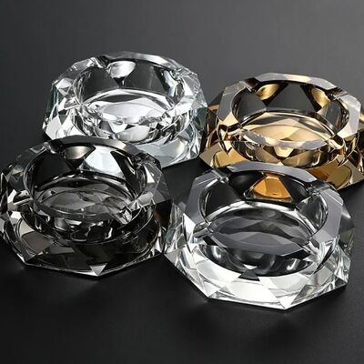 Crystal ashtray in 4 colors. TRANSPARENT - GOLD - BEIGE - BLACK Dimension: 10x2.5cm LM-066