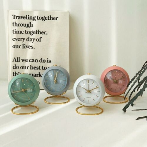 Vintage alarm clock in 4 colors. Dimension: 9x6x11cm LM-165