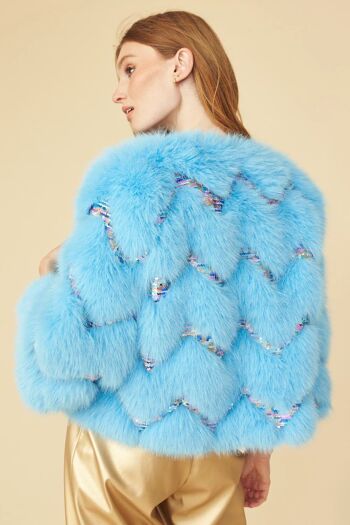 Manteau en fausse fourrure écologique à sequins de bambou en bleu 2
