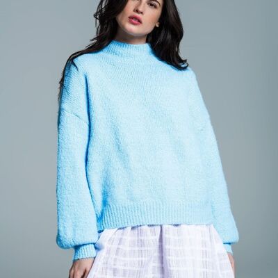 Weicher, hellblauer Strickpullover