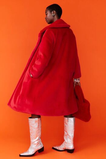 Manteau Duchesse Midi Rouge En Fausse Fourrure 3