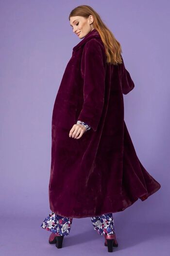 Manteau long violet en fausse fourrure 4