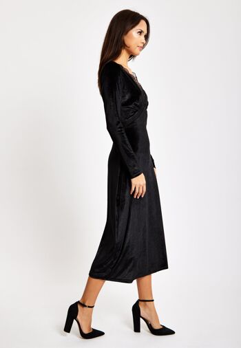 Liquorish - Robe mi-longue en velours noir avec détails en dentelle 6
