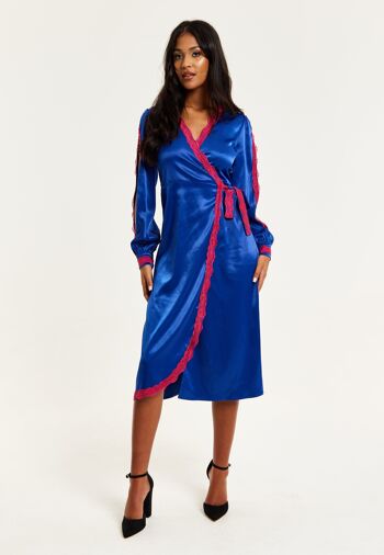 Liquorish - Robe portefeuille mi-longue en satin bleu royal avec détails en dentelle et fentes sur les manches 3