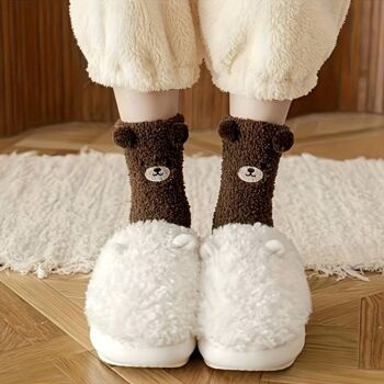 Paire de Chaussettes Cocooning Ourson en Peluche : Douceur et style à vos pieds - Taille Unique - Marron 5