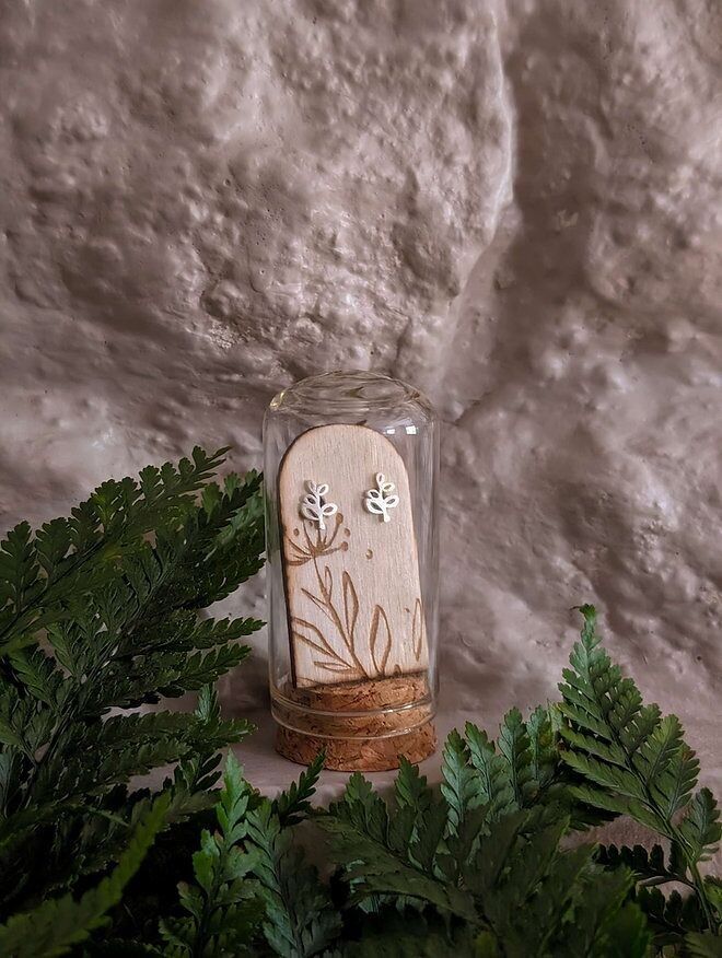 Borchie in argento sterling a foglia minimalista in tubo di terrario di vetro