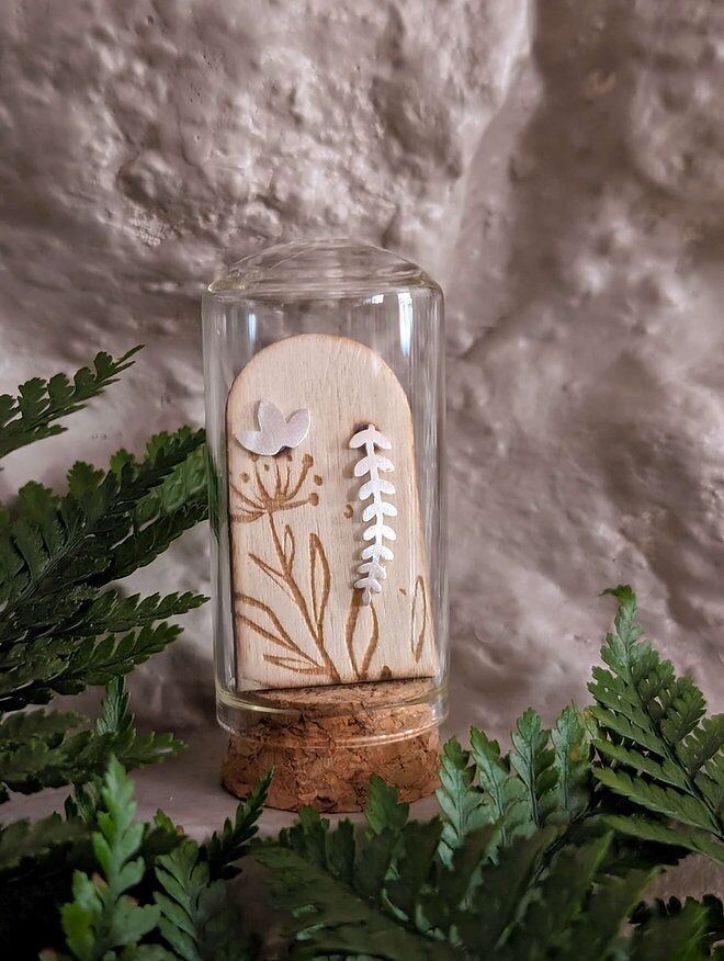 Borchie asimmetriche in argento sterling in tubo di terrario di vetro