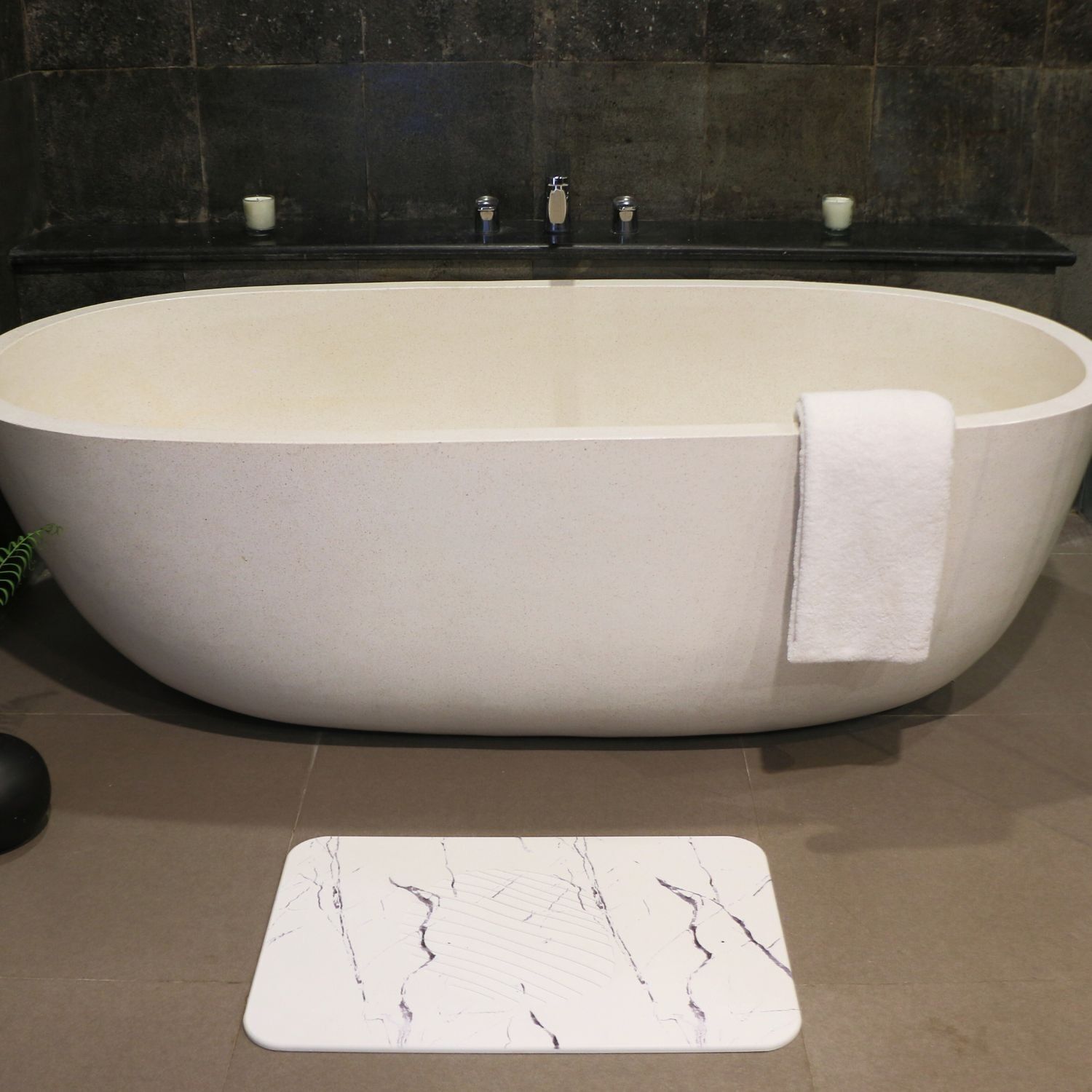 Badematte aus Korallendiatomit