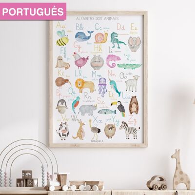 Lámina Alfabeto infantil en PORTUGUÉS/ Alfabeto dos animais / Ilustración infantil del alfabeto con animales en lengua portuguesa para la decoración unisex de bebés, recién nacidos y niños