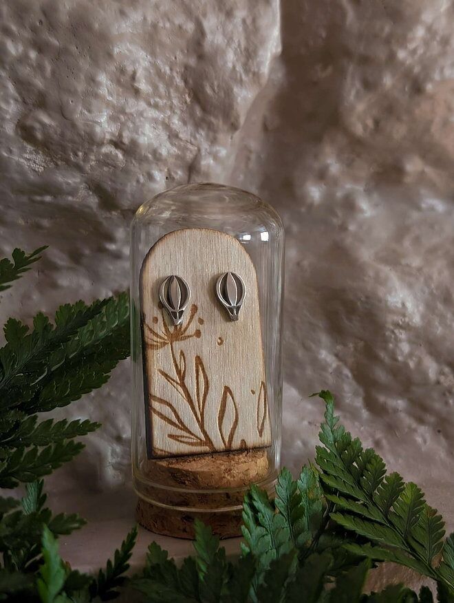 Goujons en acier inoxydable pour montgolfière dans un tube de terrarium en verre