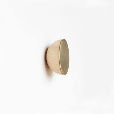 Ø5cm - Runder Kleiderhaken / Knopf aus Buchenholz und Messing an der Wand