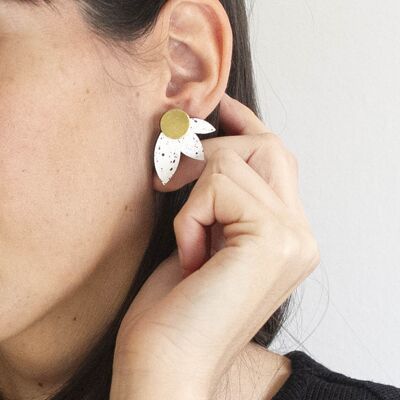 Mini abstrakte Blumenohrringe | Kleine geometrische Ohrringe | Moderne Mini-Ohrringe