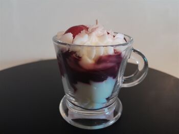 Bougie artisanale tasse gourmande parfumée aux fruits rouges, fraise des bois, framboise, rose  décorée avec un coeur pour la fête des mamans 14