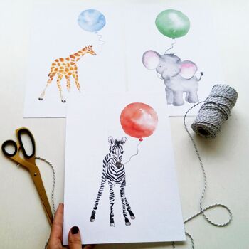 Lot d'imprimés animaliers avec ballon - Safari - Girafe, éléphant et zèbre - Illustrations enfants idéales pour la décoration des enfants, pour cadeau de nouveau-né, de naissance ou de baby shower 7