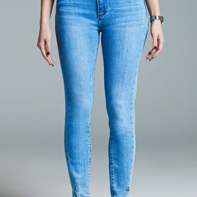 Light blue basic skinny jeans with short slit at hem