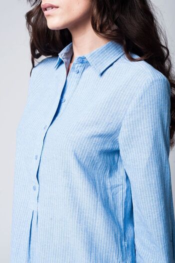 Robe chemise bleue avec lien sur le devant à fines rayures 6