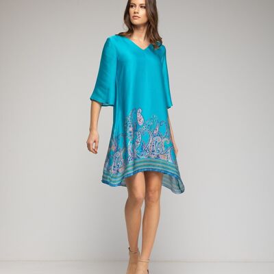 Tunic dress with decorative details and three-quarter sleeves
