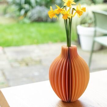 Vase en papier nid d'abeille jaune, décor printanier 2