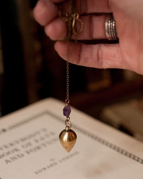 Pendel-Halskette aus antikem Messing mit Amethyst.