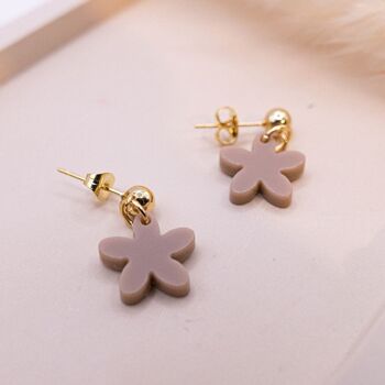 Boucles d'oreilles fleur acrylique marron/beige - boucles d'oreilles clous fleur claire 2