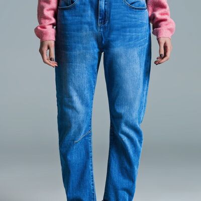 Einfache Mom-Fit-Jeans in mittlerer Waschung mit Knieabnähern