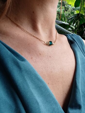 collier de dos doré et vert a été créé pour compléter une robe de mariée ou de demoiselle d'honneur avec un dos nu. 4