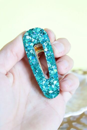 Barrette triangle paillettes turquoises 3