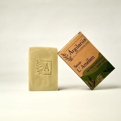 Jabón Amélien, perfumado con aceites esenciales de Árbol del Té y Palmarosa y coloreado con arcilla verde.
