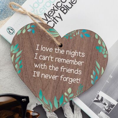 „I Love The Nights I Can't Remember“-Freundschaftsschild aus Holz zum Aufhängen in Herzform