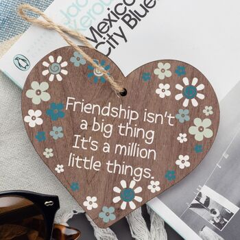 L'amitié est un million de petites choses en bois à suspendre en forme de cœur, plaque d'amour pour amis